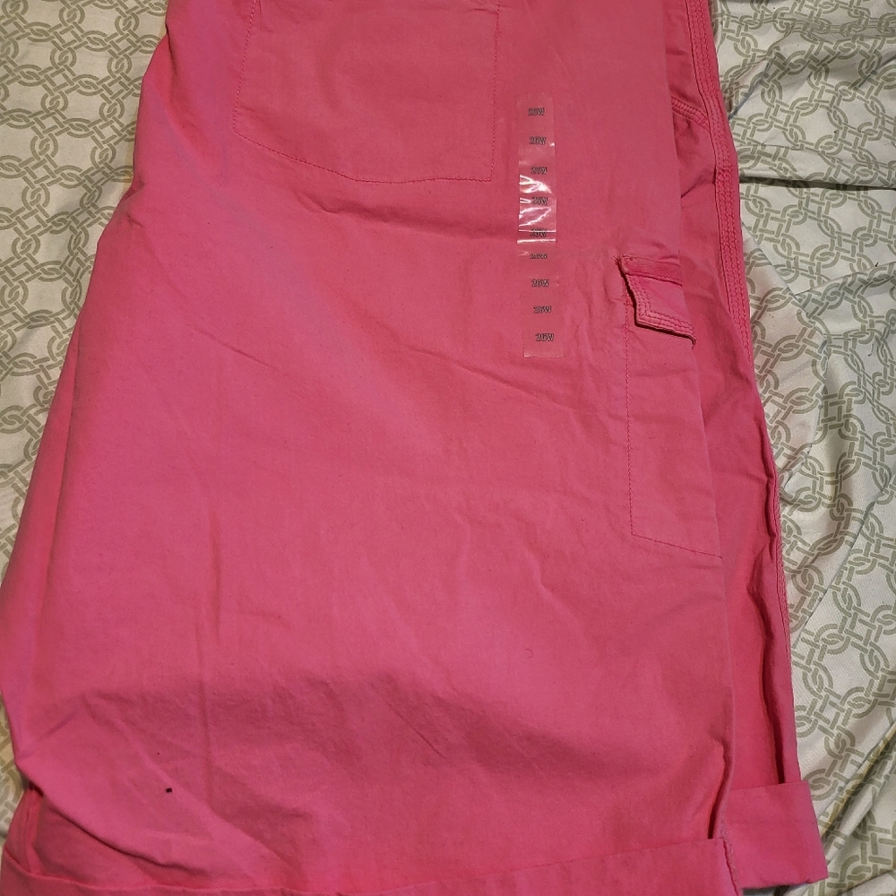 Pink DKNY shorts with Cargo pocket. Size 26